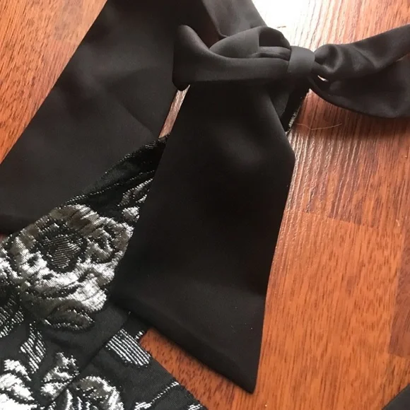 NWOT Alice + Olivia Maryann Metallic Jacquard Bow Tie Shoulder Dress 0 - Picture 9 of 16